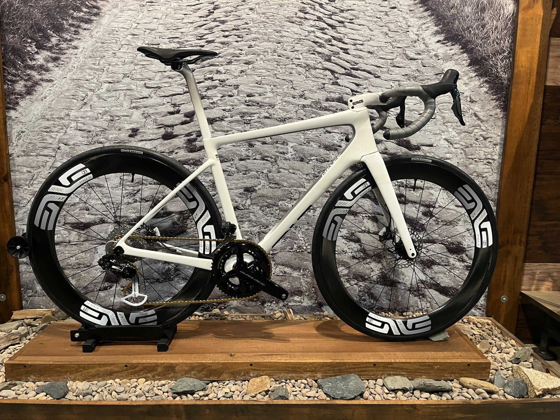 Enve Composites Melee Carbon Disc Road Bike - Full Custom