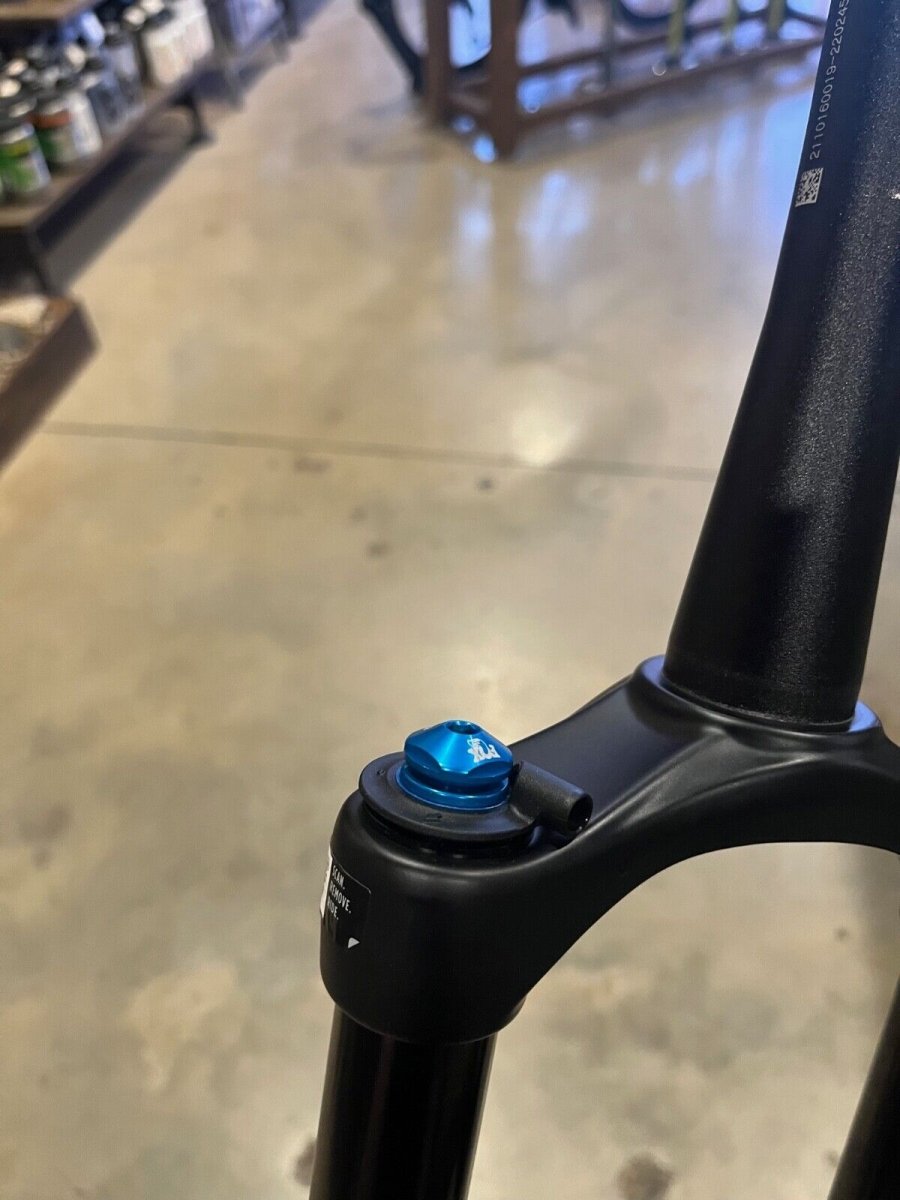 FOX 32 Performance Suspension Fork – 29